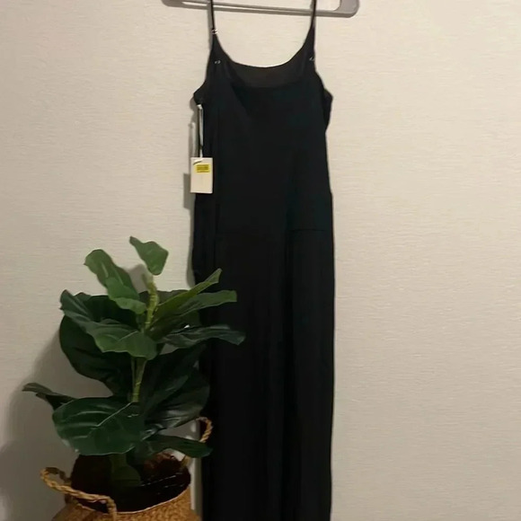 NWT black jumpsuit size medium - Picture 4 of 9